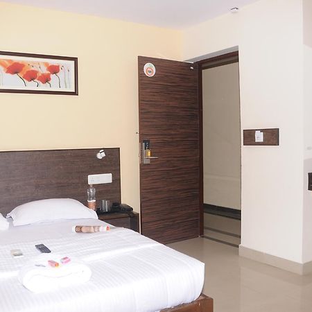 Hotel Orangeinn Omr Perungudi Madras Buitenkant foto