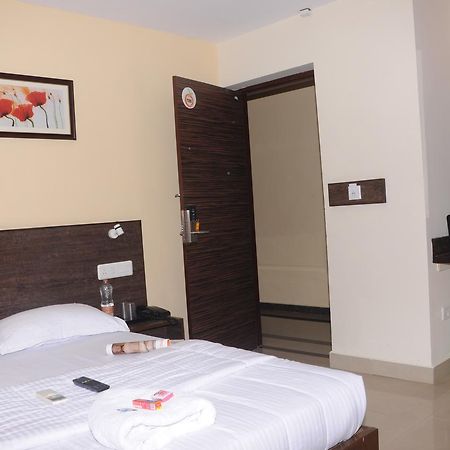 Hotel Orangeinn Omr Perungudi Madras Buitenkant foto